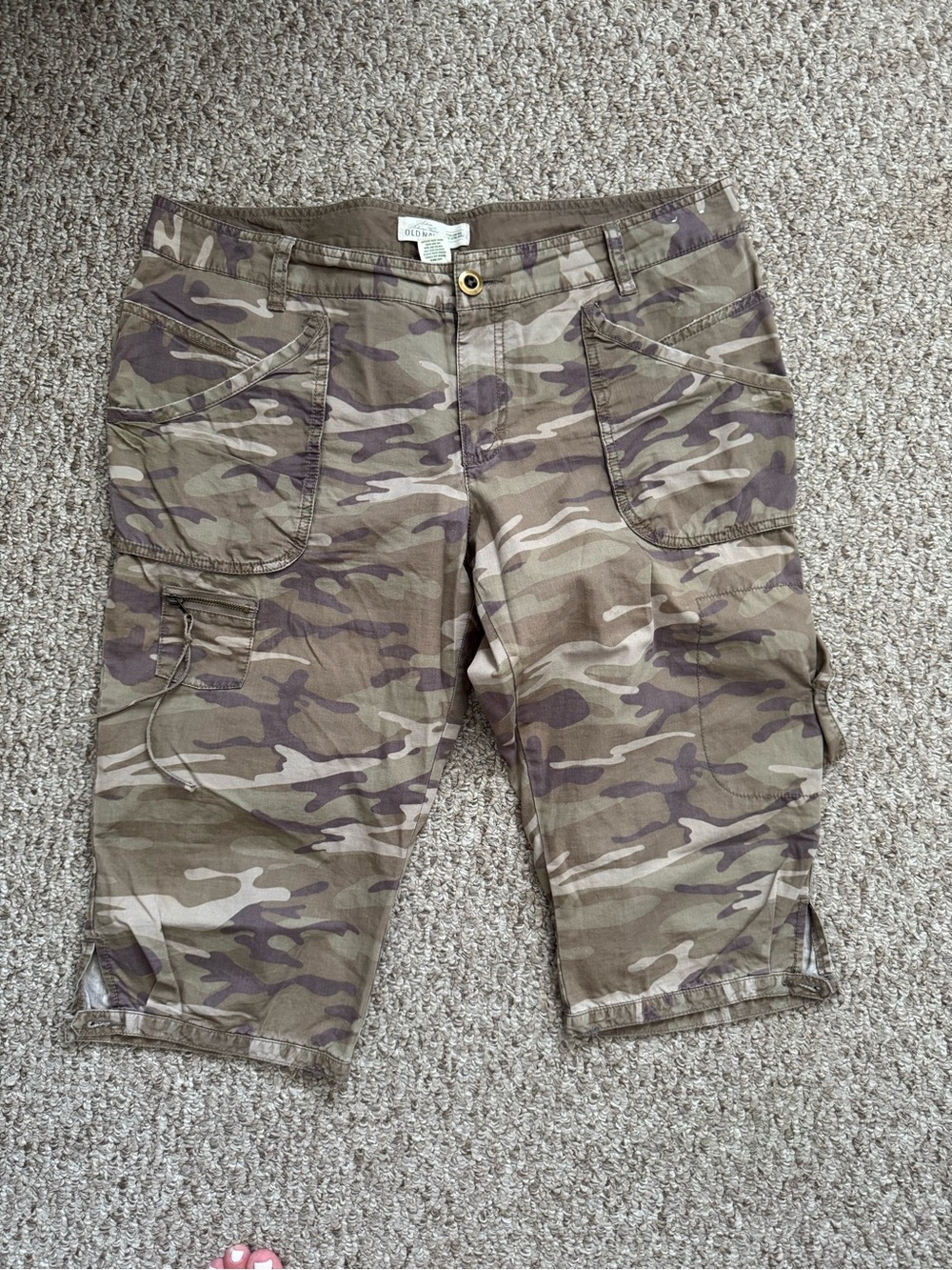 Old Navy Women’s Camo Cargo capris